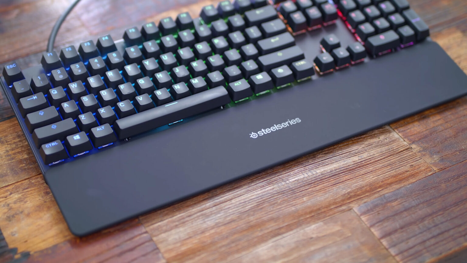 5 Best Keyboard for Big Hands Typing in 2022)